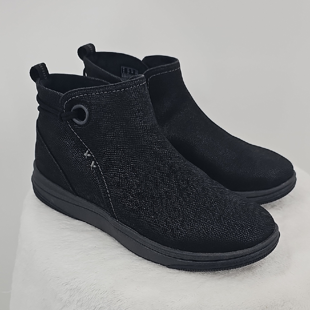 Clark Cloudsteppers Ankle Boots with side zipper Size 7 1/2